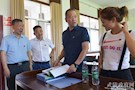 莫汉桃深入街道开展脱贫攻坚“三走访三签字”