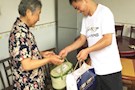 区畜牧局开展助力扶贫送温暖慰问活动