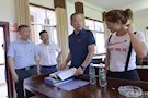 莫汉桃深入乡镇开展脱贫攻坚“三走访三签字”