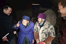河洑镇：卓奇石化党支部为贫困户送温暖