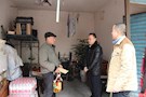 步行城管理办春节前慰问困难群众