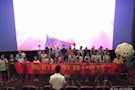 南坪街道组织社区困难党员及家属观看电影